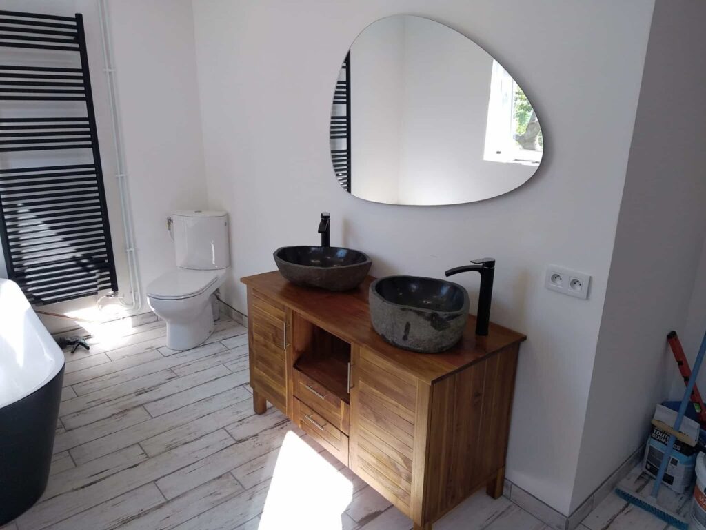 Meuble vasque en bois massif avec double vasque pierre Amiens