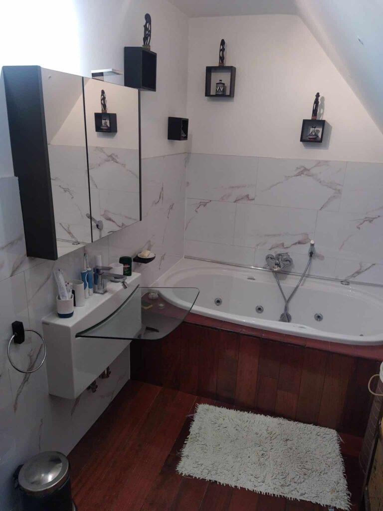 Meuble vasque blanc avec armoire de toilette miroir Amiens