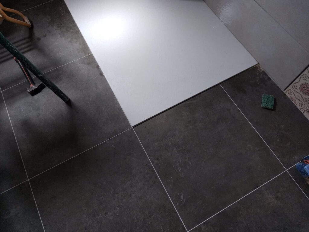 Barre de maintien en inox dans douche amenagee PMR Amiens