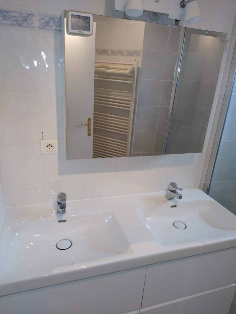 Renovation complete salle de bain blanche et lumineuse Amiens